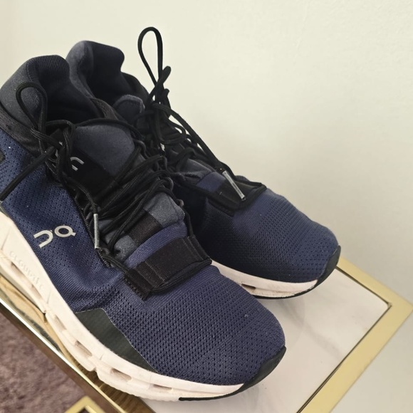 On Cloudnova Navy Blue White Athletic Running Shoes Men’s (26.99117) Size 8.5